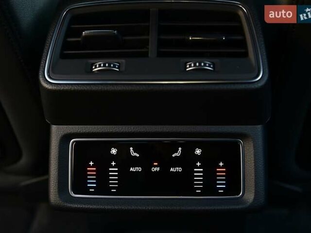 Синий Ауди Q8 e-tron, объемом двигателя 0 л и пробегом 39 тыс. км за 69999 $, фото 71 на Automoto.ua