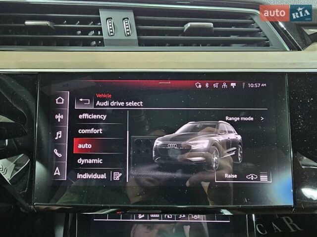 Синий Ауди Q8 e-tron, объемом двигателя 0 л и пробегом 5 тыс. км за 48500 $, фото 35 на Automoto.ua