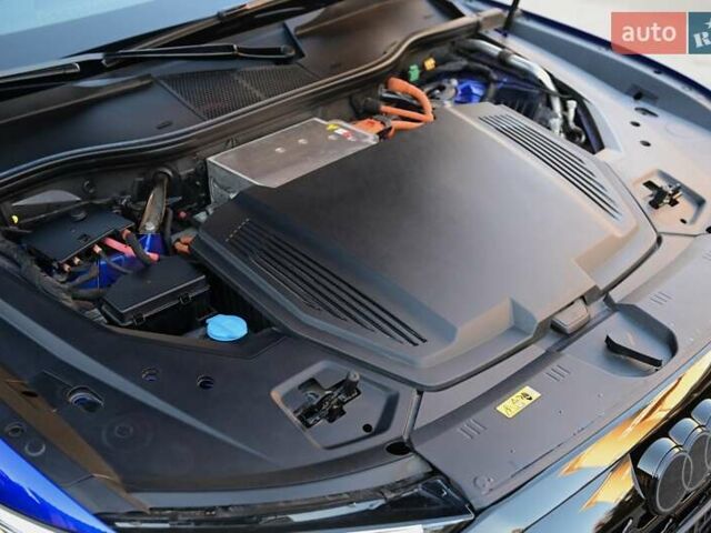 Синий Ауди Q8 e-tron, объемом двигателя 0 л и пробегом 39 тыс. км за 69999 $, фото 78 на Automoto.ua