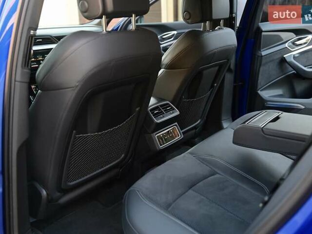 Синий Ауди Q8 e-tron, объемом двигателя 0 л и пробегом 39 тыс. км за 69999 $, фото 73 на Automoto.ua