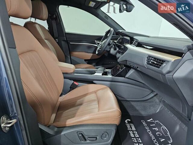 Синий Ауди Q8 e-tron, объемом двигателя 0 л и пробегом 5 тыс. км за 48500 $, фото 19 на Automoto.ua