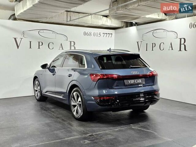 Синий Ауди Q8 e-tron, объемом двигателя 0 л и пробегом 5 тыс. км за 48500 $, фото 7 на Automoto.ua