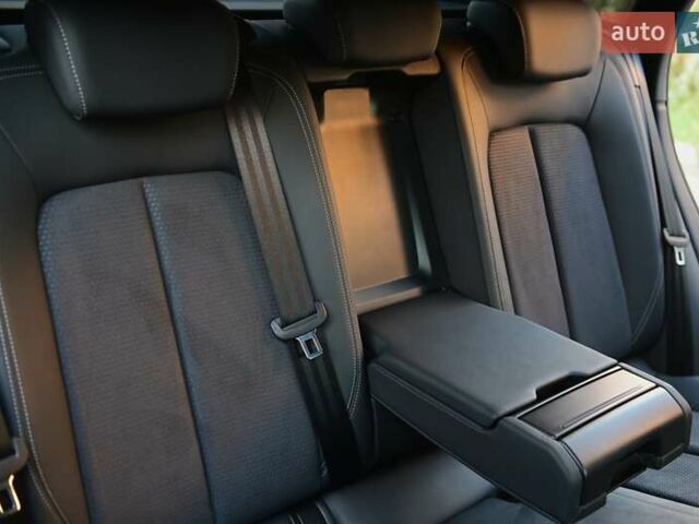 Синий Ауди Q8 e-tron, объемом двигателя 0 л и пробегом 39 тыс. км за 69999 $, фото 74 на Automoto.ua