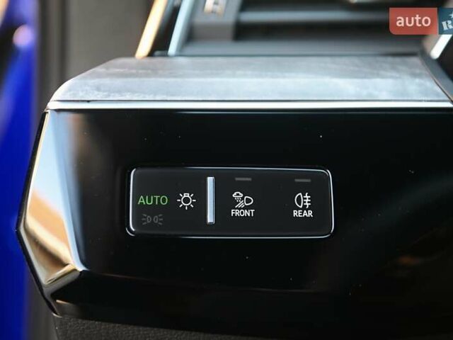 Синий Ауди Q8 e-tron, объемом двигателя 0 л и пробегом 39 тыс. км за 69999 $, фото 40 на Automoto.ua