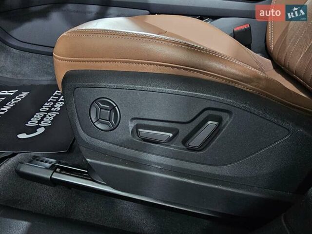 Синий Ауди Q8 e-tron, объемом двигателя 0 л и пробегом 5 тыс. км за 48500 $, фото 24 на Automoto.ua
