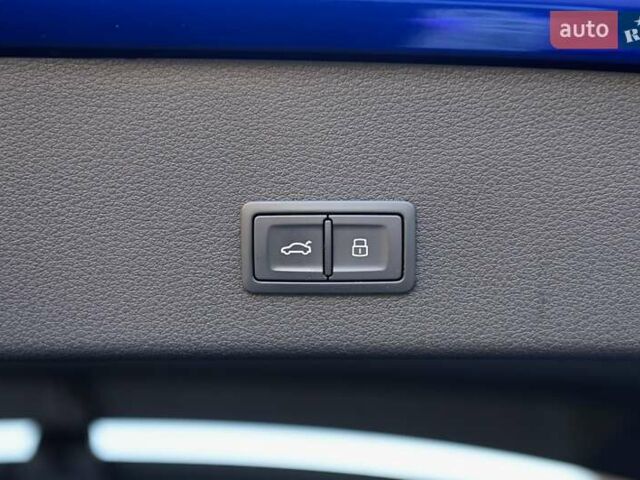 Синий Ауди Q8 e-tron, объемом двигателя 0 л и пробегом 39 тыс. км за 69999 $, фото 76 на Automoto.ua