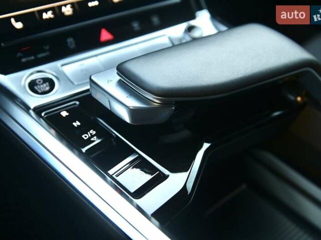 Синий Ауди Q8 e-tron, объемом двигателя 0 л и пробегом 39 тыс. км за 69999 $, фото 49 на Automoto.ua