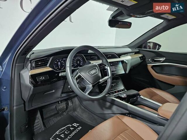 Синий Ауди Q8 e-tron, объемом двигателя 0 л и пробегом 5 тыс. км за 48500 $, фото 22 на Automoto.ua