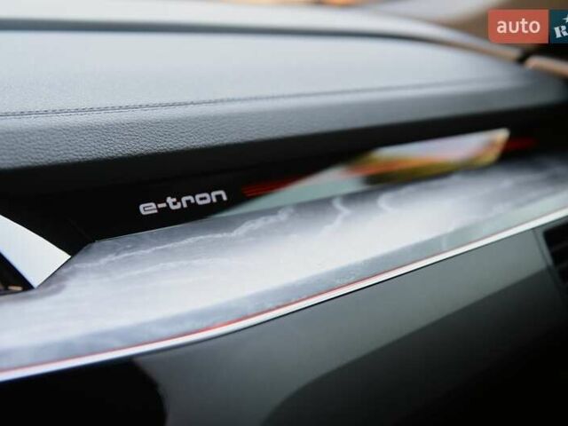 Синий Ауди Q8 e-tron, объемом двигателя 0 л и пробегом 39 тыс. км за 69999 $, фото 60 на Automoto.ua