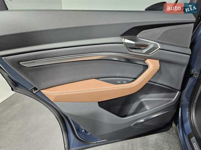 Синий Ауди Q8 e-tron, объемом двигателя 0 л и пробегом 5 тыс. км за 48500 $, фото 13 на Automoto.ua