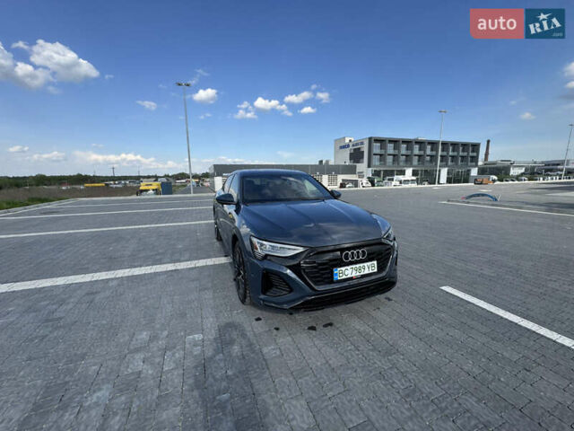 Синий Ауди Q8 e-tron, объемом двигателя 0 л и пробегом 13 тыс. км за 58000 $, фото 3 на Automoto.ua