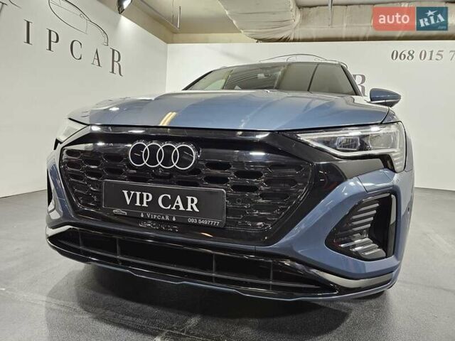 Синий Ауди Q8 e-tron, объемом двигателя 0 л и пробегом 5 тыс. км за 48500 $, фото 4 на Automoto.ua