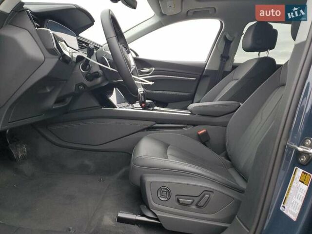 Ауди Q8 e-tron 2024 в Львове на Automoto.ua Синий Ауди Q8 e-tron, объемом двигателя 0 л и пробегом 2 тыс. км за 18000 $, фото 6 на Automoto.ua