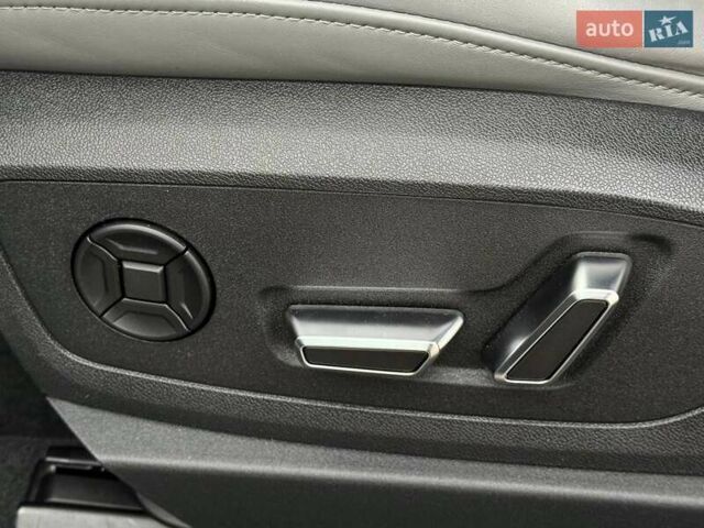 Білий Ауді Q8 Sportback e-tron, об'ємом двигуна 0 л та пробігом 45 тис. км за 57900 $, фото 18 на Automoto.ua