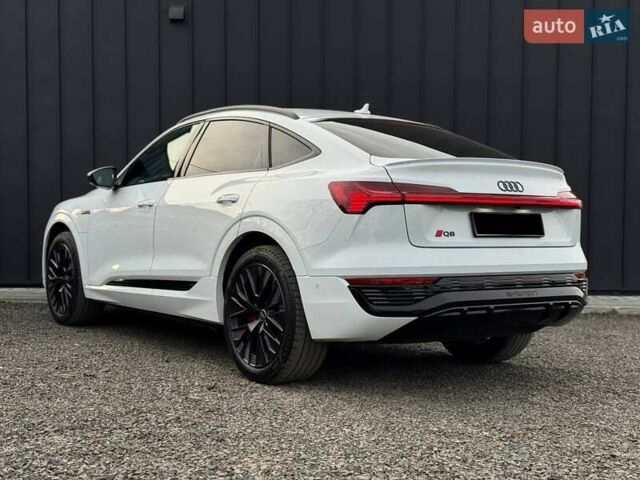 Білий Ауді Q8 Sportback e-tron, об'ємом двигуна 0 л та пробігом 45 тис. км за 57900 $, фото 6 на Automoto.ua