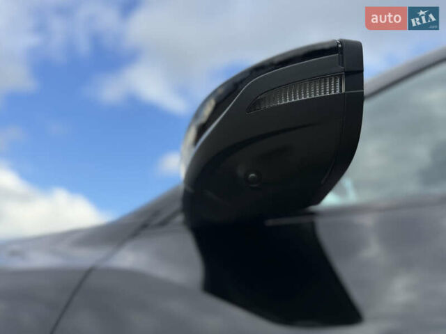 Чорний Ауді Q8 Sportback e-tron, об'ємом двигуна 0 л та пробігом 42 тис. км за 49800 $, фото 9 на Automoto.ua
