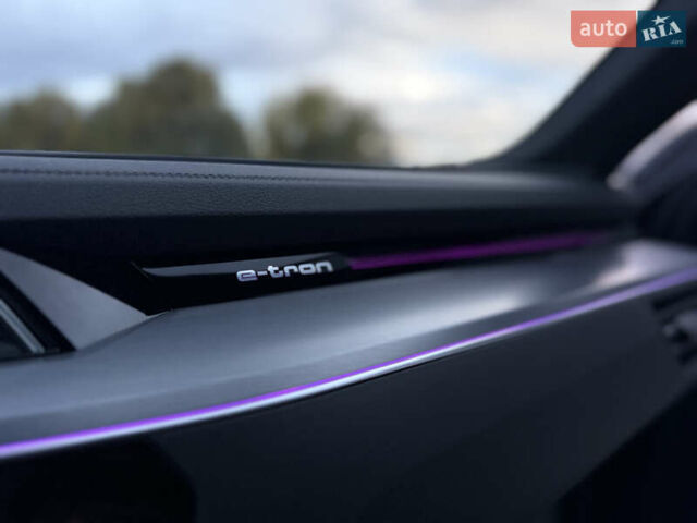 Черный Ауди Q8 Sportback e-tron, объемом двигателя 0 л и пробегом 28 тыс. км за 64999 $, фото 25 на Automoto.ua