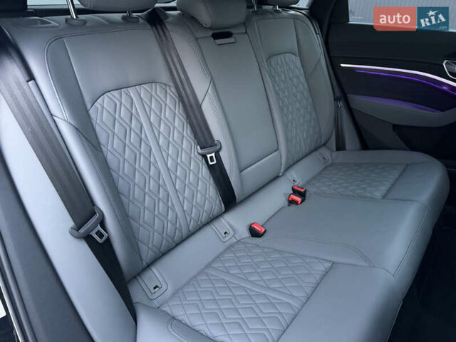 Черный Ауди Q8 Sportback e-tron, объемом двигателя 0 л и пробегом 28 тыс. км за 64999 $, фото 31 на Automoto.ua