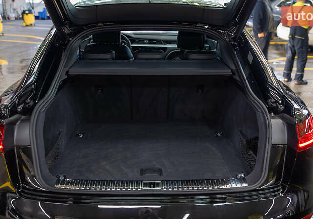 Черный Ауди Q8 Sportback e-tron, объемом двигателя 0 л и пробегом 24 тыс. км за 69800 $, фото 21 на Automoto.ua