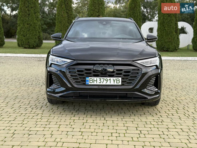 Чорний Ауді Q8 Sportback e-tron, об'ємом двигуна 0 л та пробігом 42 тис. км за 49800 $, фото 2 на Automoto.ua
