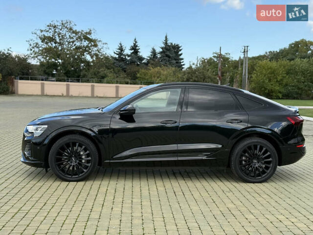 Чорний Ауді Q8 Sportback e-tron, об'ємом двигуна 0 л та пробігом 42 тис. км за 49800 $, фото 4 на Automoto.ua