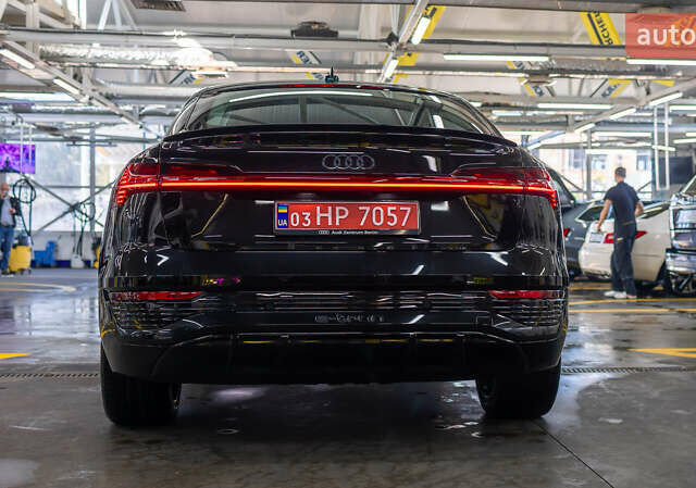 Черный Ауди Q8 Sportback e-tron, объемом двигателя 0 л и пробегом 24 тыс. км за 69800 $, фото 6 на Automoto.ua