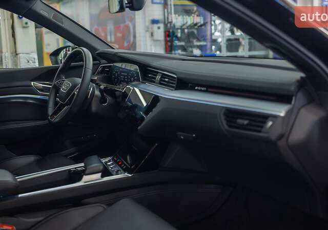 Черный Ауди Q8 Sportback e-tron, объемом двигателя 0 л и пробегом 24 тыс. км за 69800 $, фото 30 на Automoto.ua