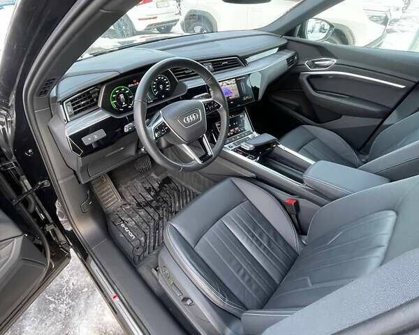 Черный Ауди Q8 Sportback e-tron, объемом двигателя 0 л и пробегом 12 тыс. км за 49100 $, фото 24 на Automoto.ua
