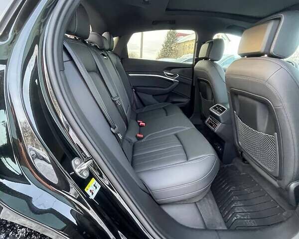 Черный Ауди Q8 Sportback e-tron, объемом двигателя 0 л и пробегом 12 тыс. км за 49100 $, фото 28 на Automoto.ua