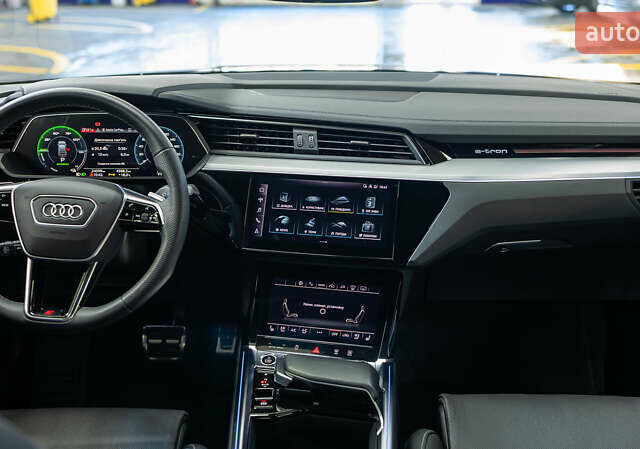 Черный Ауди Q8 Sportback e-tron, объемом двигателя 0 л и пробегом 24 тыс. км за 69800 $, фото 27 на Automoto.ua
