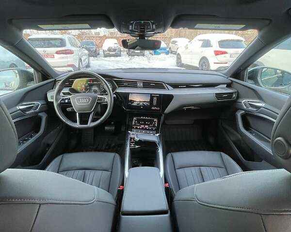 Черный Ауди Q8 Sportback e-tron, объемом двигателя 0 л и пробегом 12 тыс. км за 49100 $, фото 30 на Automoto.ua