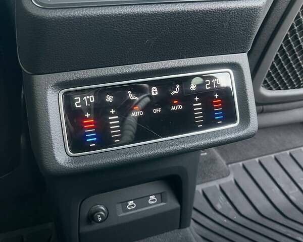 Черный Ауди Q8 Sportback e-tron, объемом двигателя 0 л и пробегом 12 тыс. км за 49100 $, фото 31 на Automoto.ua