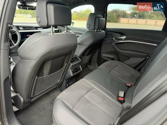 Чорний Ауді Q8 Sportback e-tron, об'ємом двигуна 0 л та пробігом 42 тис. км за 49800 $, фото 15 на Automoto.ua