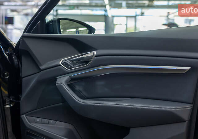 Черный Ауди Q8 Sportback e-tron, объемом двигателя 0 л и пробегом 24 тыс. км за 69800 $, фото 29 на Automoto.ua