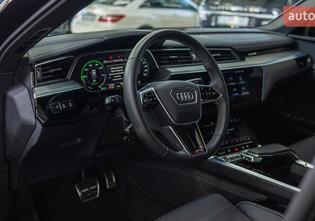 Черный Ауди Q8 Sportback e-tron, объемом двигателя 0 л и пробегом 24 тыс. км за 69800 $, фото 15 на Automoto.ua