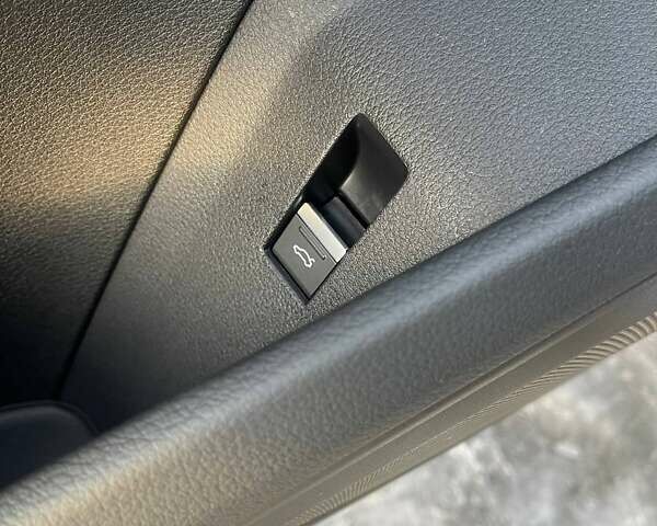 Черный Ауди Q8 Sportback e-tron, объемом двигателя 0 л и пробегом 12 тыс. км за 49100 $, фото 12 на Automoto.ua