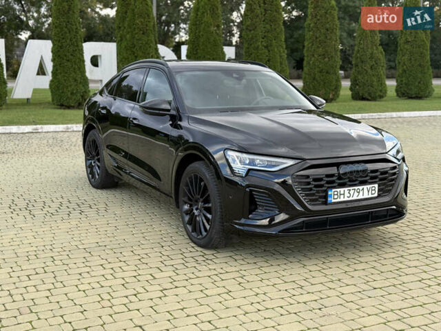 Чорний Ауді Q8 Sportback e-tron, об'ємом двигуна 0 л та пробігом 42 тис. км за 49800 $, фото 1 на Automoto.ua