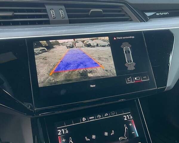 Черный Ауди Q8 Sportback e-tron, объемом двигателя 0 л и пробегом 12 тыс. км за 49100 $, фото 23 на Automoto.ua