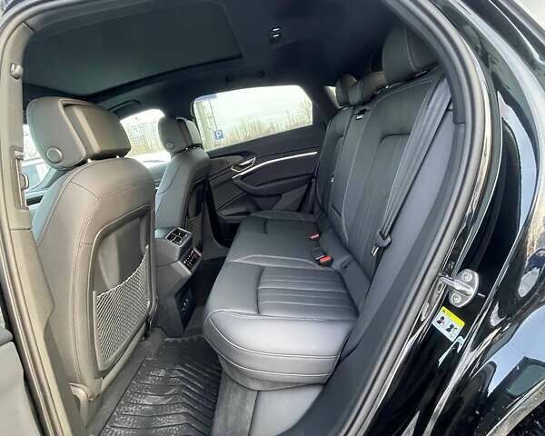 Черный Ауди Q8 Sportback e-tron, объемом двигателя 0 л и пробегом 12 тыс. км за 49100 $, фото 26 на Automoto.ua