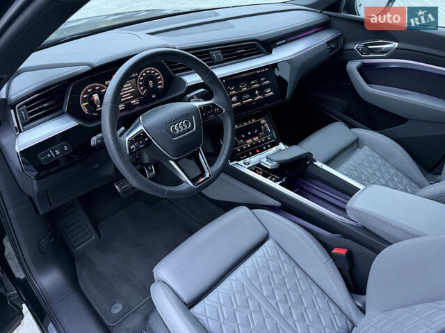 Черный Ауди Q8 Sportback e-tron, объемом двигателя 0 л и пробегом 28 тыс. км за 64999 $, фото 8 на Automoto.ua