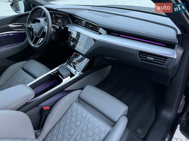 Черный Ауди Q8 Sportback e-tron, объемом двигателя 0 л и пробегом 28 тыс. км за 64999 $, фото 33 на Automoto.ua