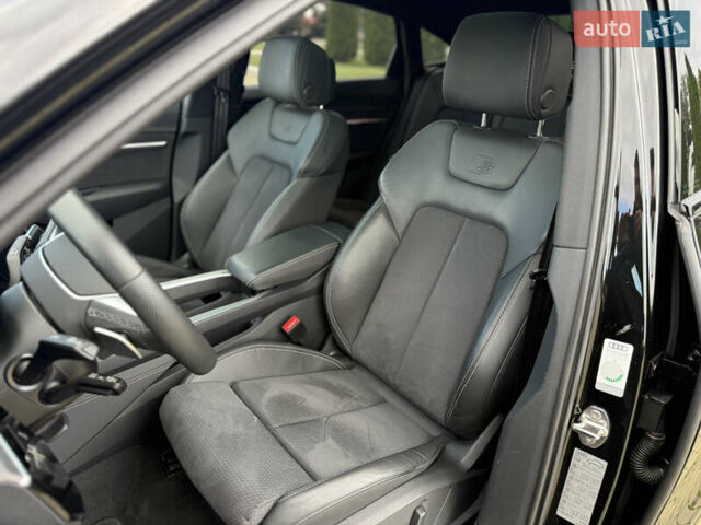 Чорний Ауді Q8 Sportback e-tron, об'ємом двигуна 0 л та пробігом 42 тис. км за 49800 $, фото 12 на Automoto.ua