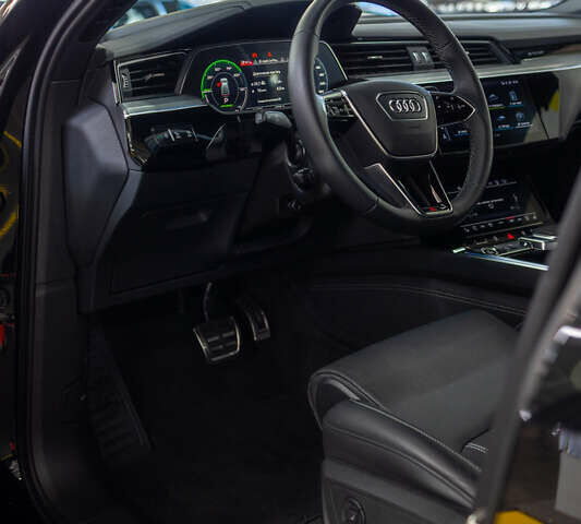 Черный Ауди Q8 Sportback e-tron, объемом двигателя 0 л и пробегом 24 тыс. км за 69800 $, фото 16 на Automoto.ua