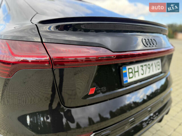 Чорний Ауді Q8 Sportback e-tron, об'ємом двигуна 0 л та пробігом 42 тис. км за 49800 $, фото 11 на Automoto.ua