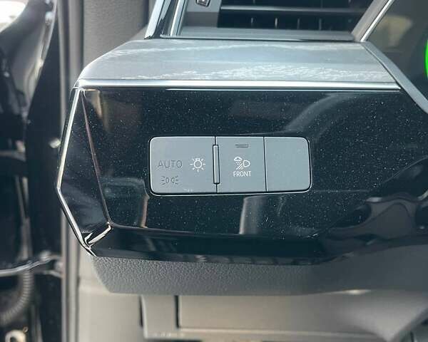 Черный Ауди Q8 Sportback e-tron, объемом двигателя 0 л и пробегом 12 тыс. км за 49100 $, фото 13 на Automoto.ua