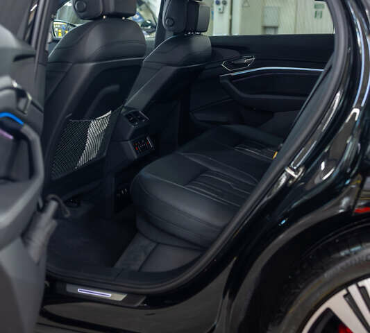 Черный Ауди Q8 Sportback e-tron, объемом двигателя 0 л и пробегом 24 тыс. км за 69800 $, фото 20 на Automoto.ua