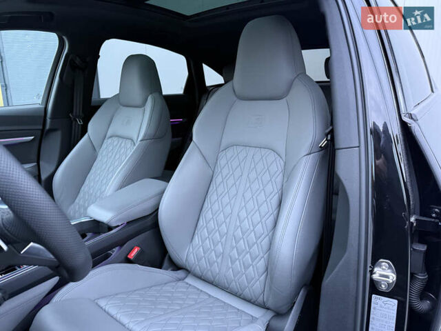 Черный Ауди Q8 Sportback e-tron, объемом двигателя 0 л и пробегом 28 тыс. км за 64999 $, фото 7 на Automoto.ua