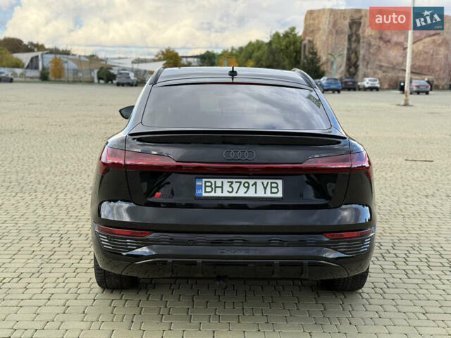 Чорний Ауді Q8 Sportback e-tron, об'ємом двигуна 0 л та пробігом 42 тис. км за 49800 $, фото 7 на Automoto.ua