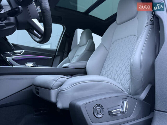Черный Ауди Q8 Sportback e-tron, объемом двигателя 0 л и пробегом 28 тыс. км за 64999 $, фото 9 на Automoto.ua