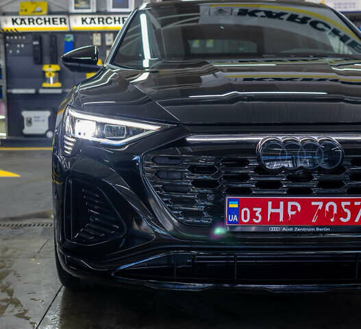 Черный Ауди Q8 Sportback e-tron, объемом двигателя 0 л и пробегом 24 тыс. км за 69800 $, фото 4 на Automoto.ua